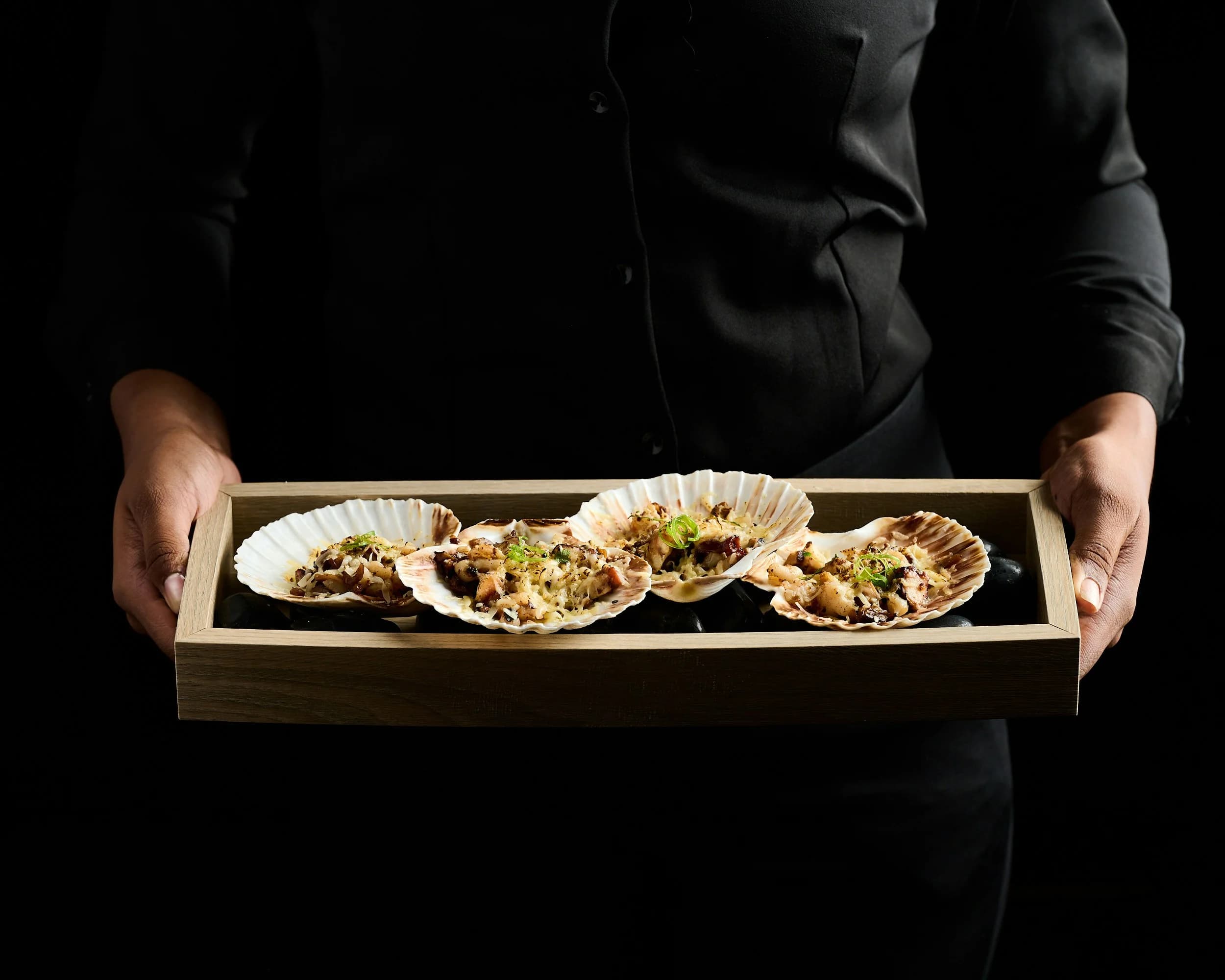 Oysters on tray